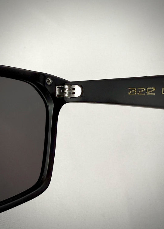 Hinge detail of Betelgeuse matte black TR90 frame – Precision-engineered for durability.