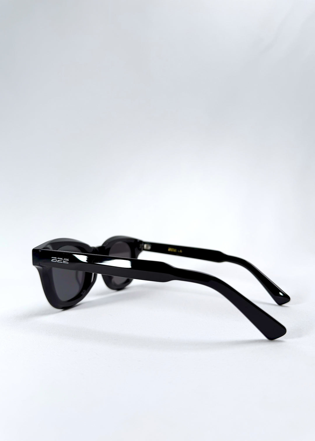 Side view of Phantom Verge in Obsidian Black, showcasing the clean temple lines and silver Aze logo.
