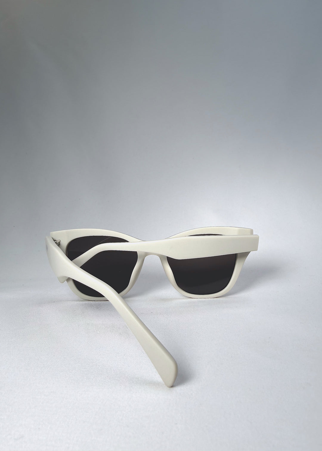 Side profile of Veyron Pale Mirage sunglasses showing the smooth curve of the arms and tea-grey lenses.