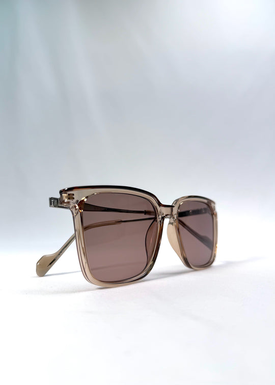 Right three-quarter front view of Auralis sunglasses in Mocha Bronze, featuring mocha bronze frame and warm brown lenses, showing the front shape from the right side. 