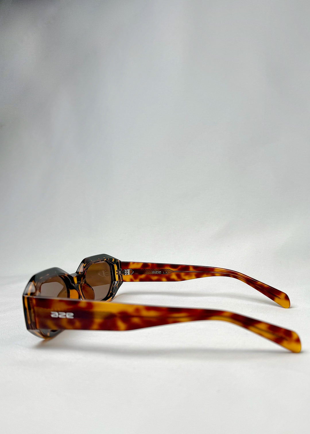 Side view of Castor - Tortoiseshell sunglasses, highlighting its rich amber tones and acetate material. 