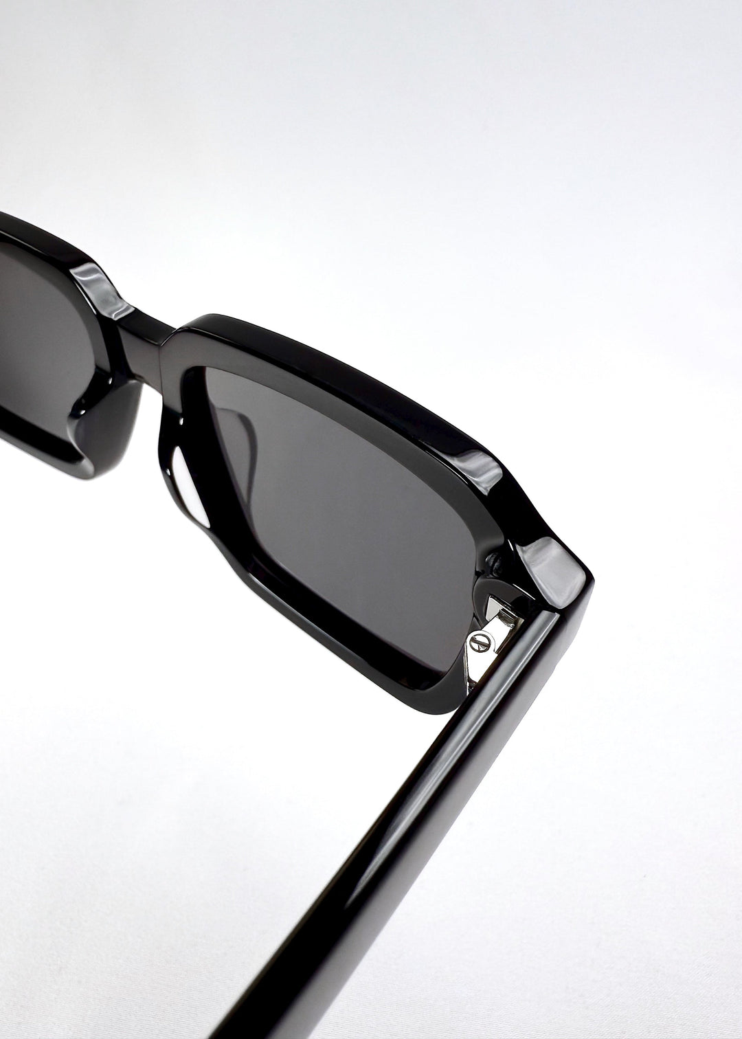 Close-up of the scratch-resistant polarized lens surface on Crest - Obsidian Black sunglasses with smooth glossy finish. 