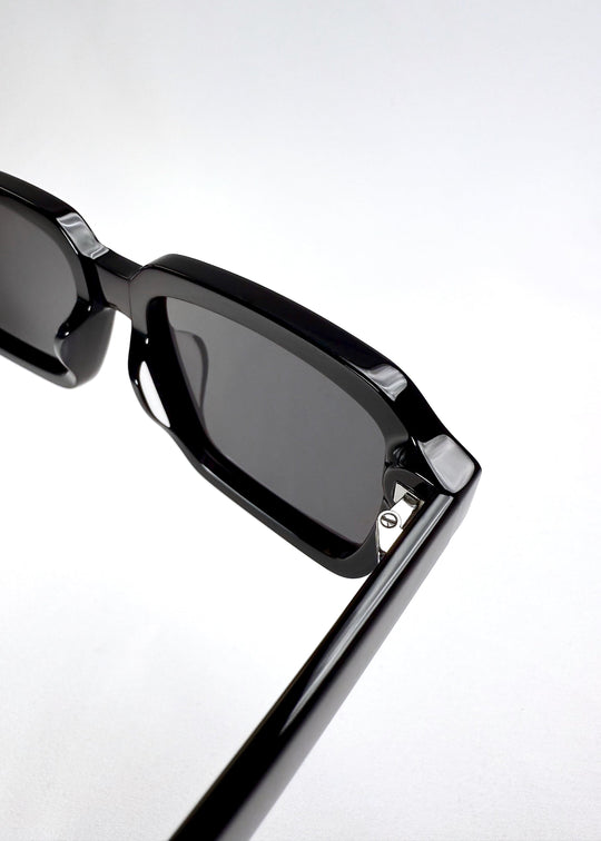 Close-up of the scratch-resistant polarized lens surface on Crest - Obsidian Black sunglasses with smooth glossy finish. 
