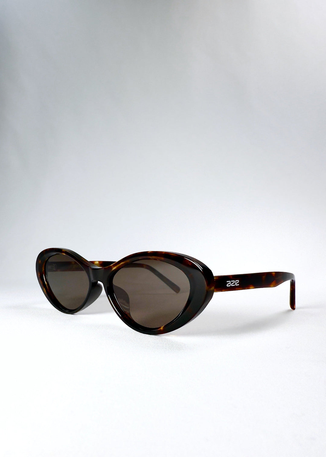 Angled front view of the Dagger – Ember Fade sunglasses highlighting the warm gradient tones and lens curve. 