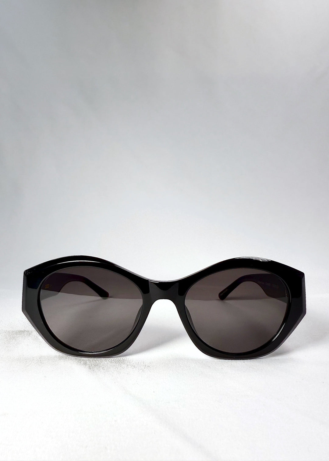 Front view of Eclipse Feline in Obsidian Black, featuring a sharp cat-eye silhouette and polished black acetate frame. 