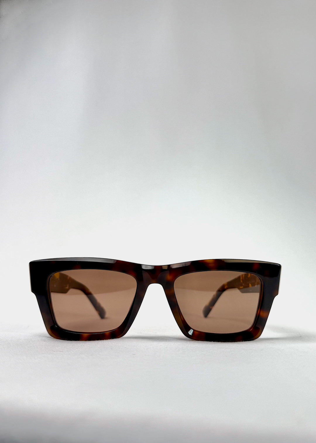 Front view of Fomalhaut tortoiseshell acetate prescription sunglasses with UV400 polarized lenses. 