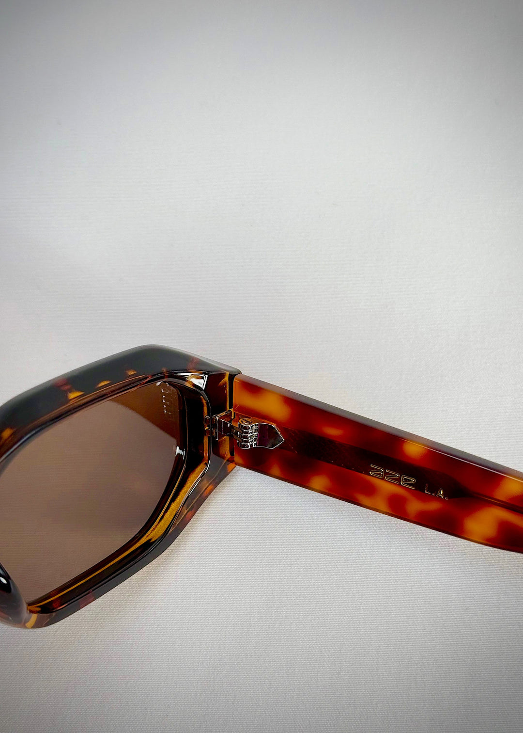 Close-up of Fomalhaut tortoiseshell sunglasses&