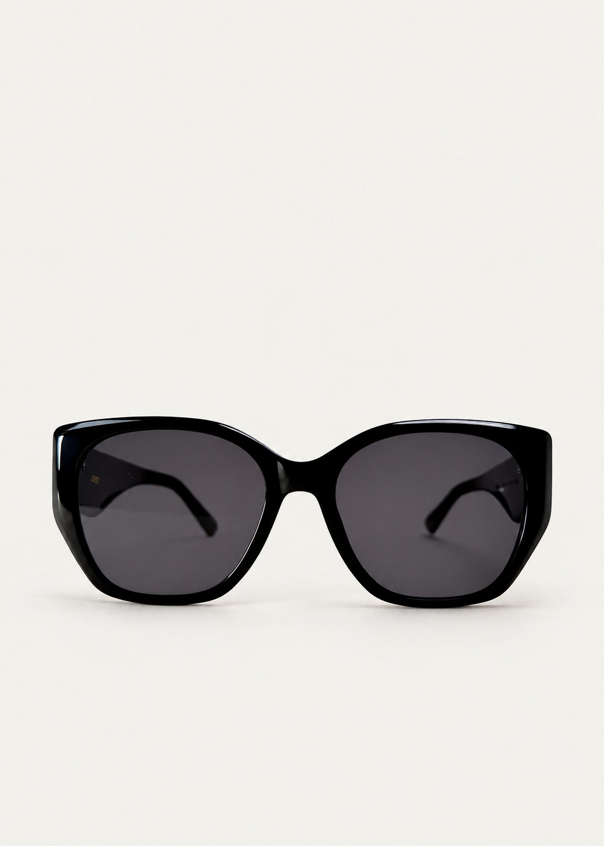 Front view of Marlowe sunglasses in Obsidian Black, featuring glossy black acetate frame and dark lenses, showing the full front silhouette.