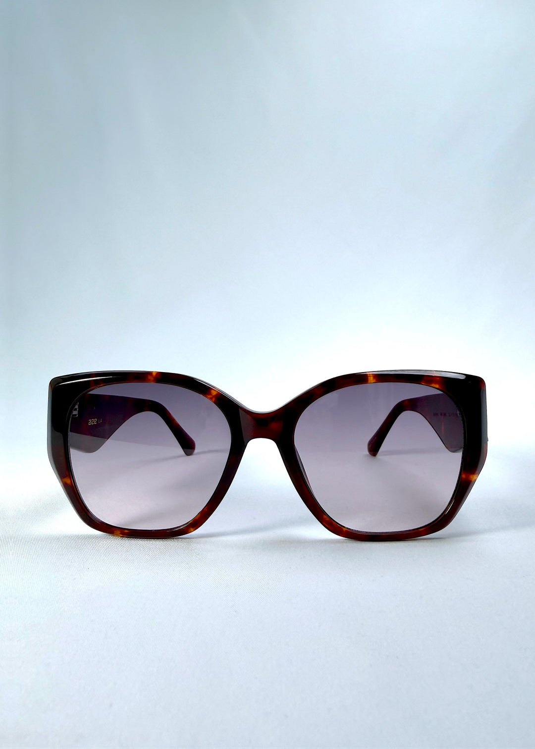 Front view of Marlowe sunglasses in Tortoiseshell, featuring a sculpted tortoiseshell acetate frame and smoky gradient lenses, showing the full front silhouette.