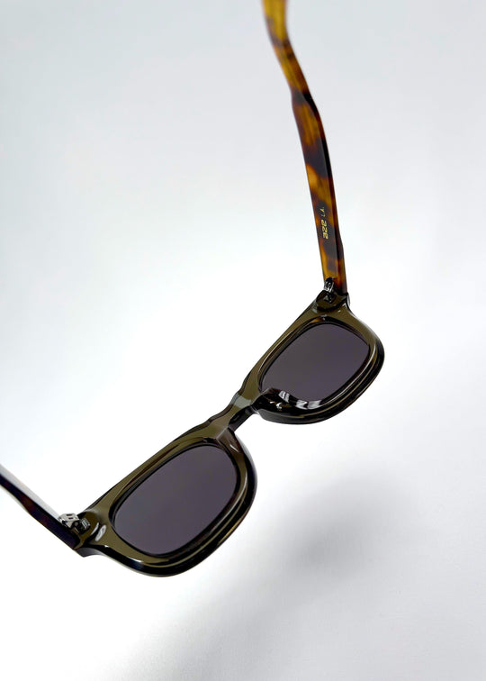 Close-up of the lenses and frame of Phantom Verge in Ash Tortoise, showing lens clarity and acetate depth. 
