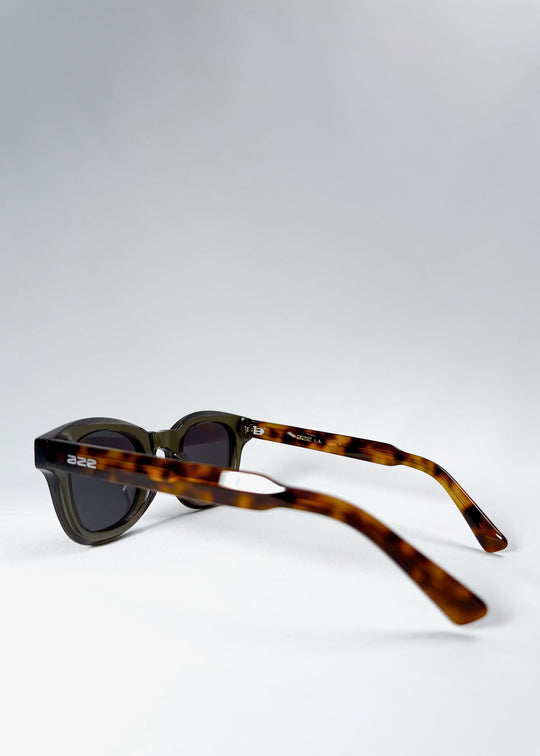 Side view of Phantom Verge in Ash Tortoise highlighting the tortoiseshell-patterned temples and clean frame silhouette. 