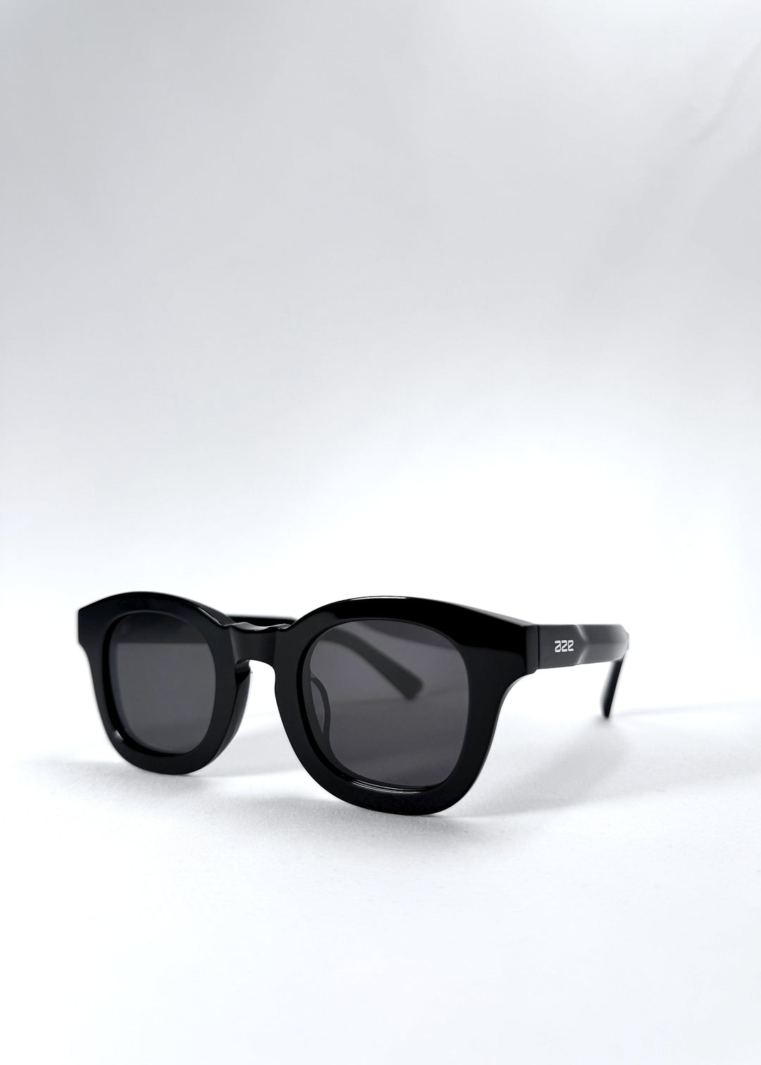 Front-angle view of Phantom Verge in Obsidian Black, highlighting the sculptural black acetate frame and round lens shape. 