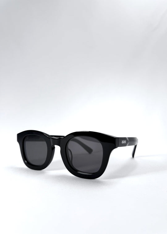 Front-angle view of Phantom Verge in Obsidian Black, highlighting the sculptural black acetate frame and round lens shape. 