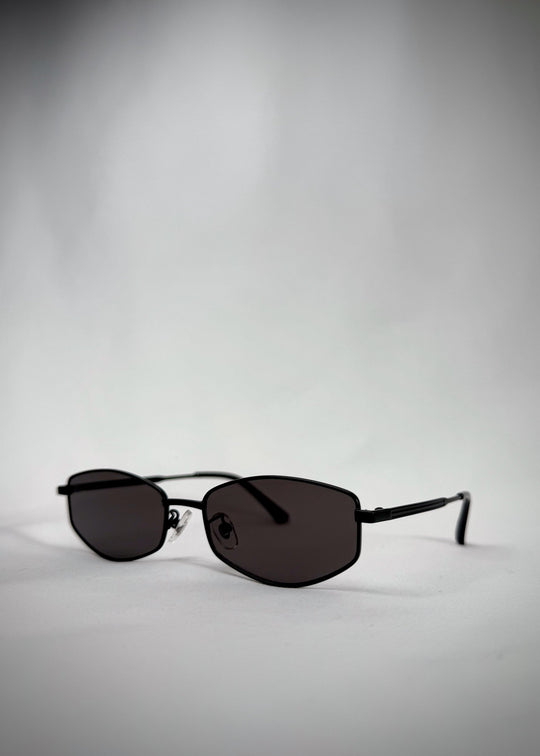 Angled view of Sirius B - Matte Black sunglasses, capturing the elegant matte black finish and modern silhouette. 