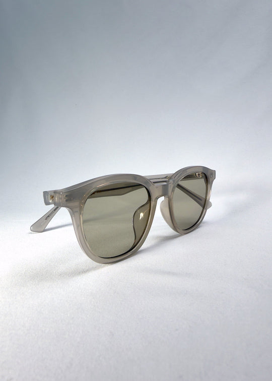 Close-up of the Elvor frame in Glacier Smoke, highlighting the frosted acetate texture and lens tint. 