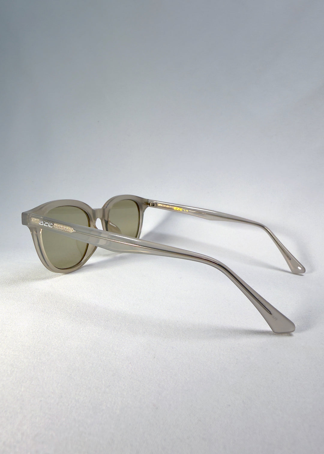 Side-temple view of Elvor Softint sunglasses in Glacier Smoke. The frosted acetate arms flow smoothly for lightweight comfort.