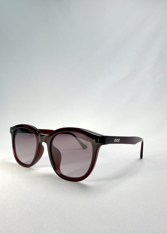 Front-angle view of Elvor Softint sunglasses in Mulberry Mist. The translucent wine-red frame and soft gradient lenses create a refined yet rebellious look.