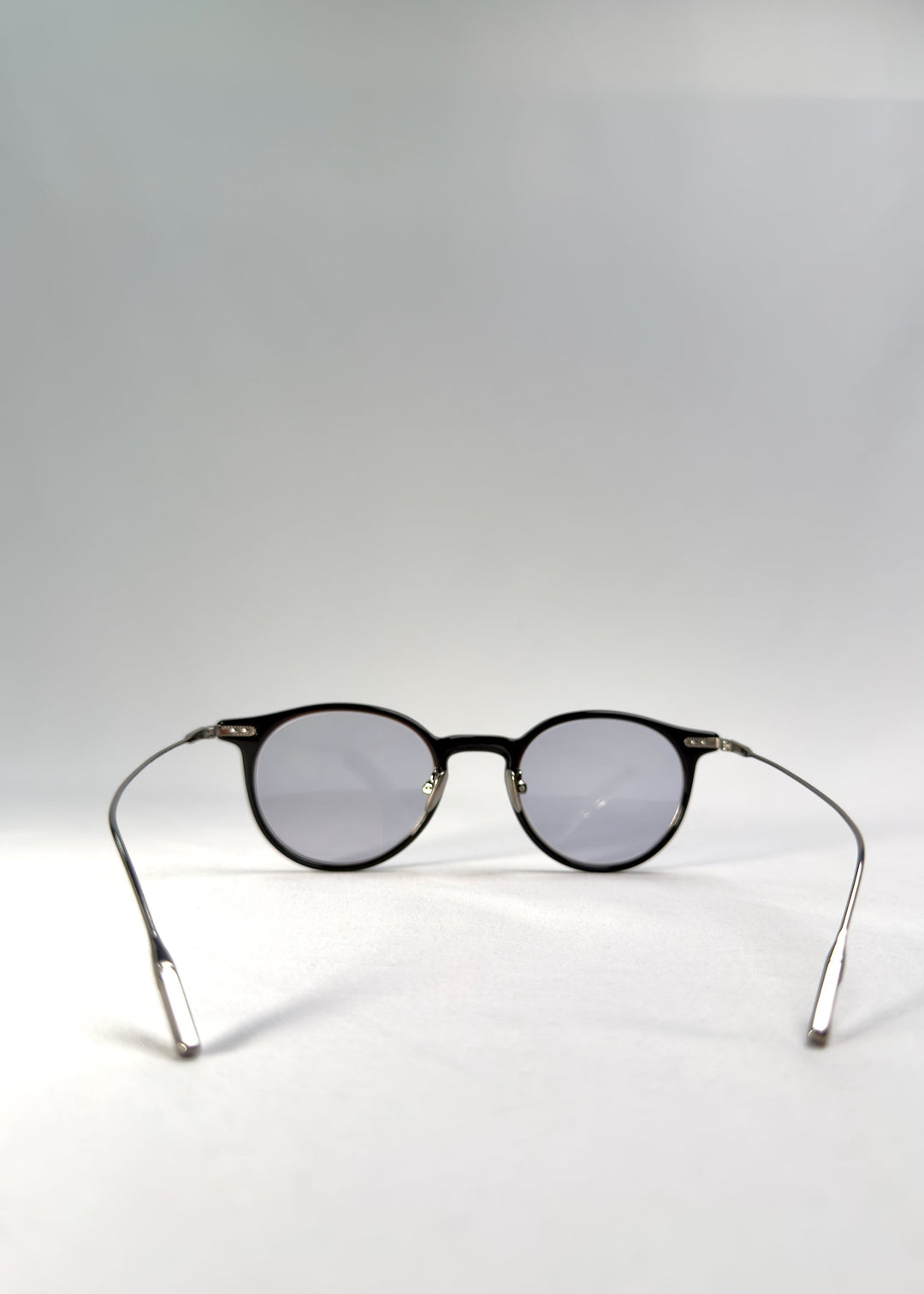 Back view of Lunor Drift Softint sunglasses in Onyx Fade displaying the hybrid acetate-titanium frame and lightweight structure. 