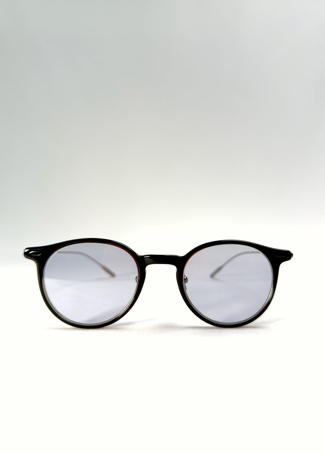 Front view of Lunor Drift Softint sunglasses in Onyx Fade with black-to-silver gradient frame and softly smoked Softint lenses.