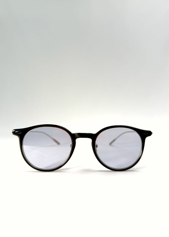 Front view of Lunor Drift Softint sunglasses in Onyx Fade with black-to-silver gradient frame and softly smoked Softint lenses. 