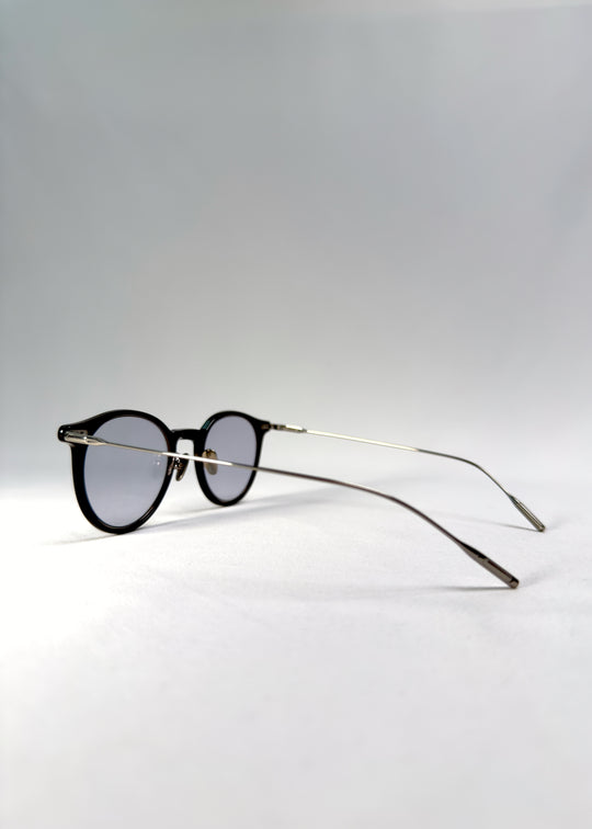 Side-temple view of Lunor Drift Softint sunglasses in Onyx Fade showing slim titanium arms and hinge connection detail.