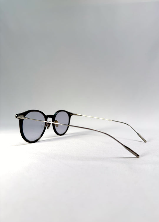 Side-temple view of Lunor Drift Softint sunglasses in Onyx Fade showing slim titanium arms and hinge connection detail. 