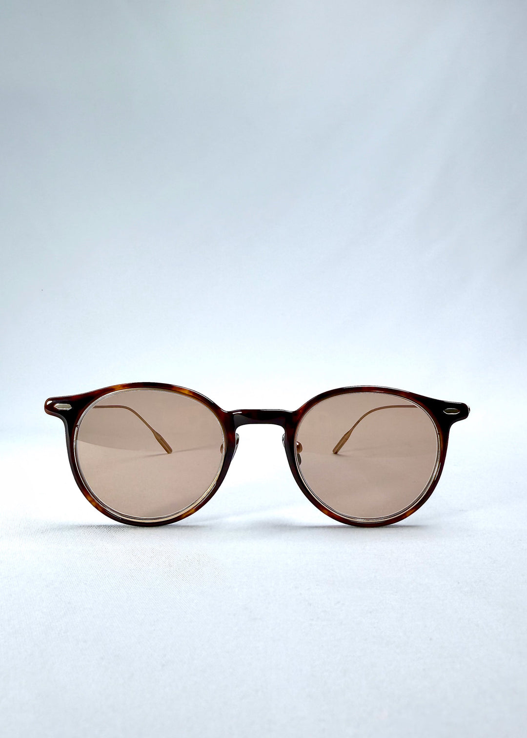 Front view of Lunor Drift Softint sunglasses in Umber Fade featuring round amber frame and rose-brown tinted Softint lenses. 