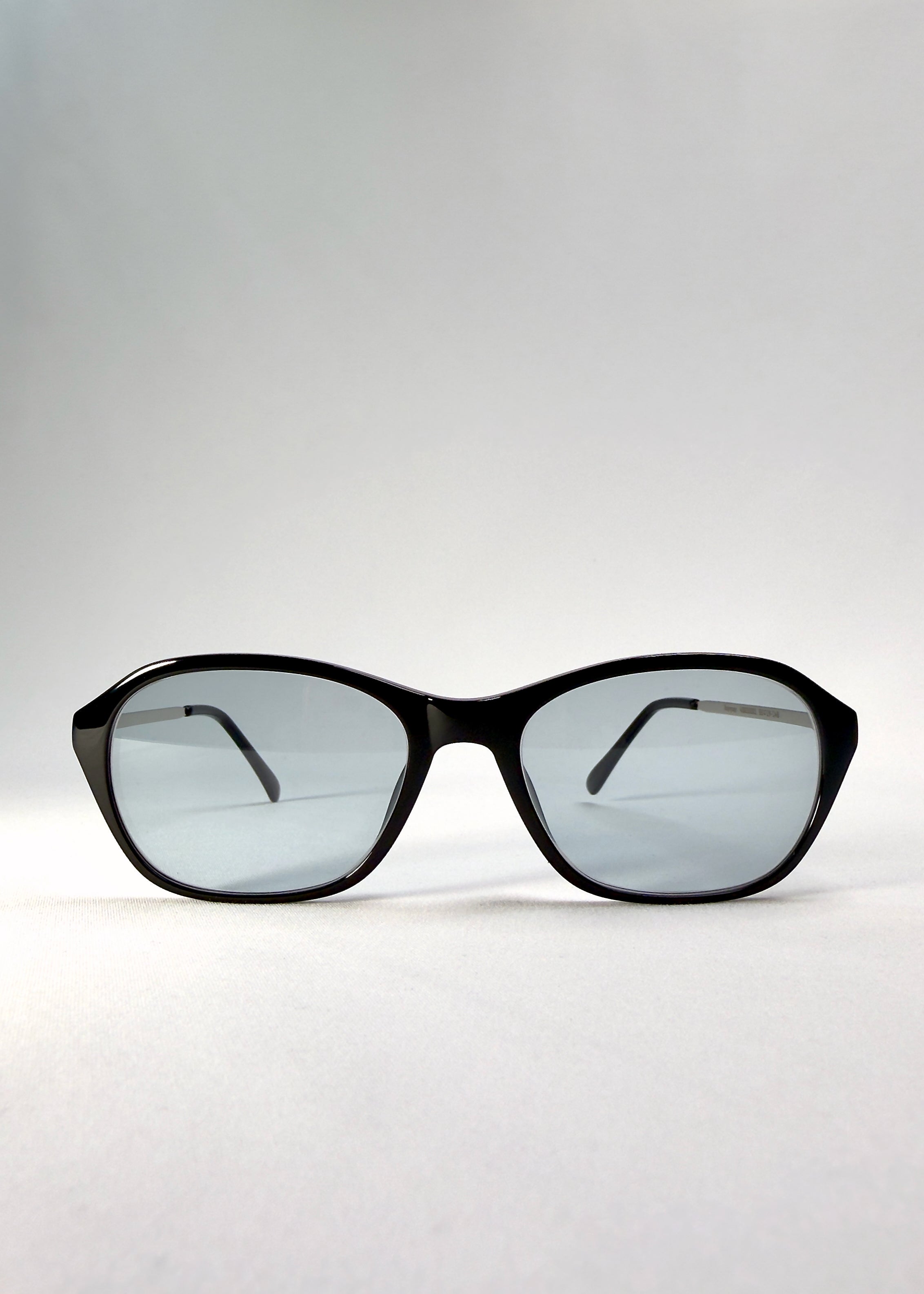 Front view of Ravynor Softint sunglasses in Noir Alloy featuring sharp rectangular frame and reflective grey-blue Softint lenses.