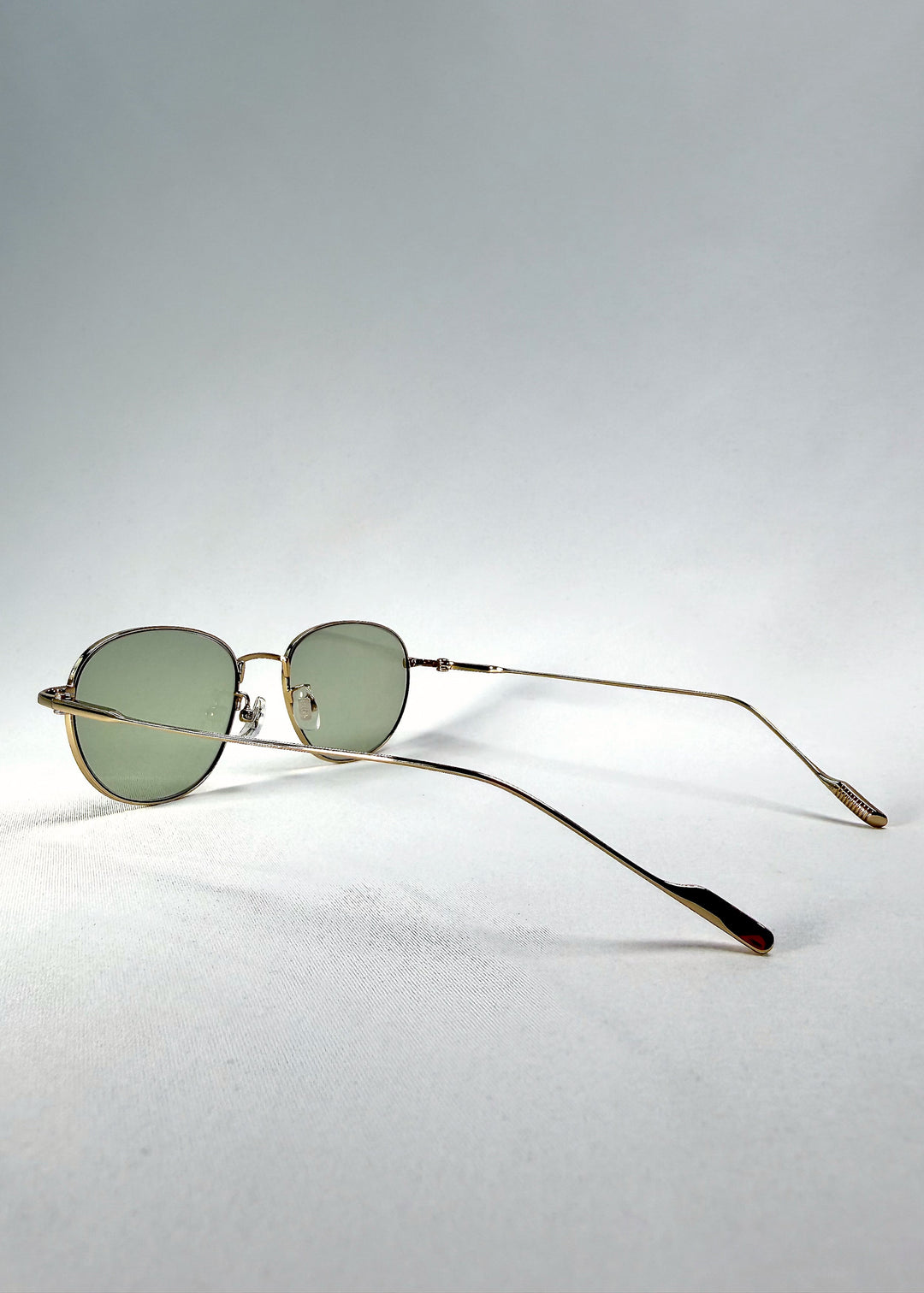 Back-angle view of Solen Softint sunglasses in Sunveil, showing the slim titanium temples and adjustable nose pads. 