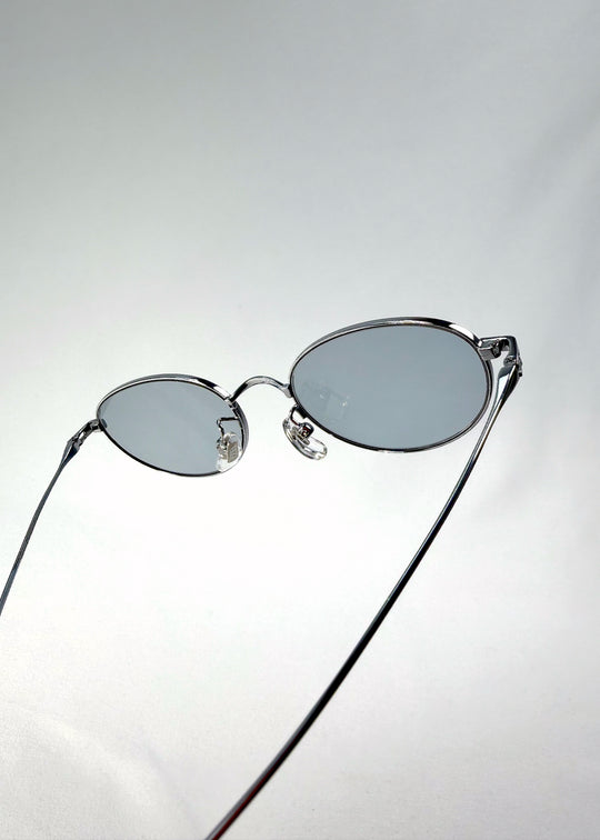 Close-up of Vanta Arc Softint sunglasses in Silver Vein highlighting hinge and lens edge detail.