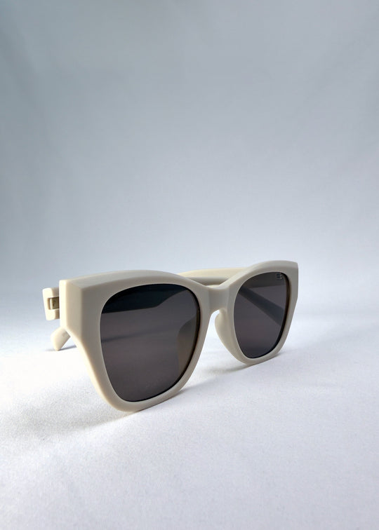 Right front-angle view of Veyron in Pale Mirage, showing the upswept outer corners of the cat-eye frame and the depth of the matte ivory acetate. 