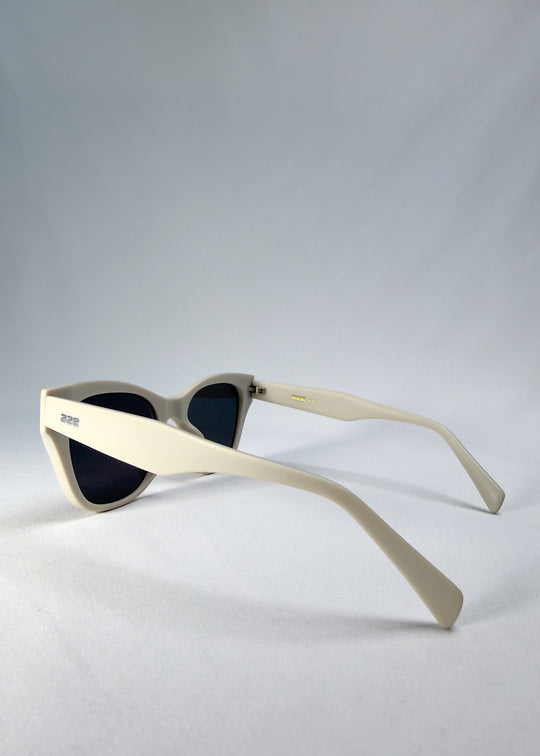 Right side-temple view of Veyron Pale Mirage sunglasses showing sculpted arms and smooth matte texture.
