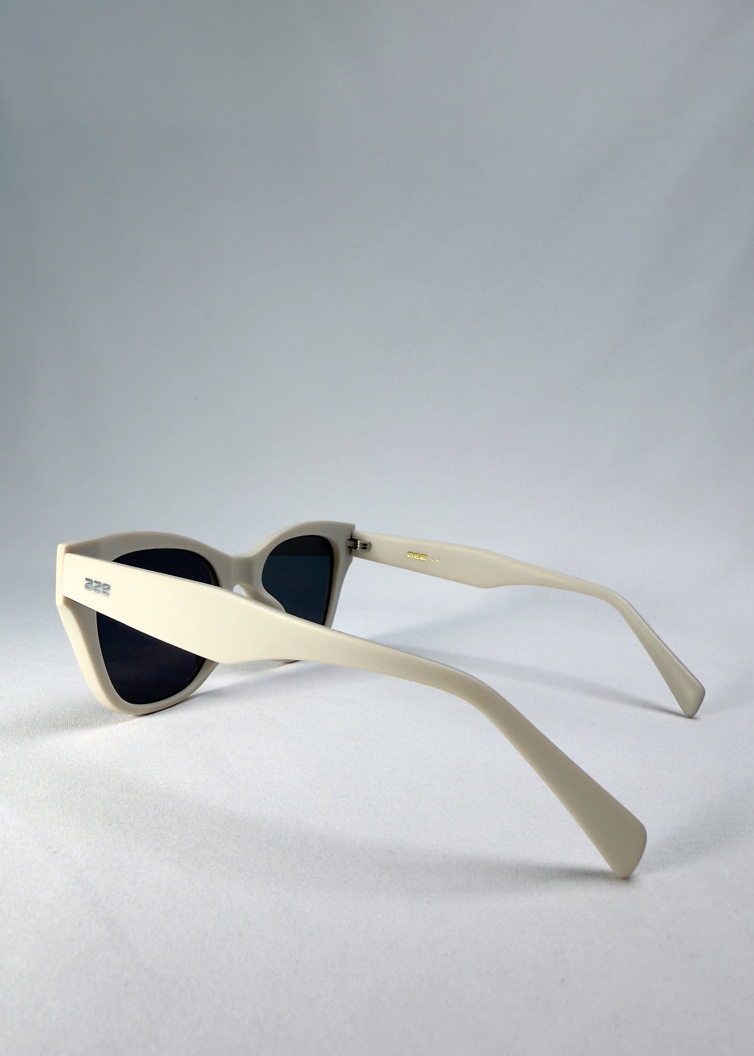 Right side-temple view of Veyron in Pale Mirage, showing the sculpted arms and smooth matte texture. 