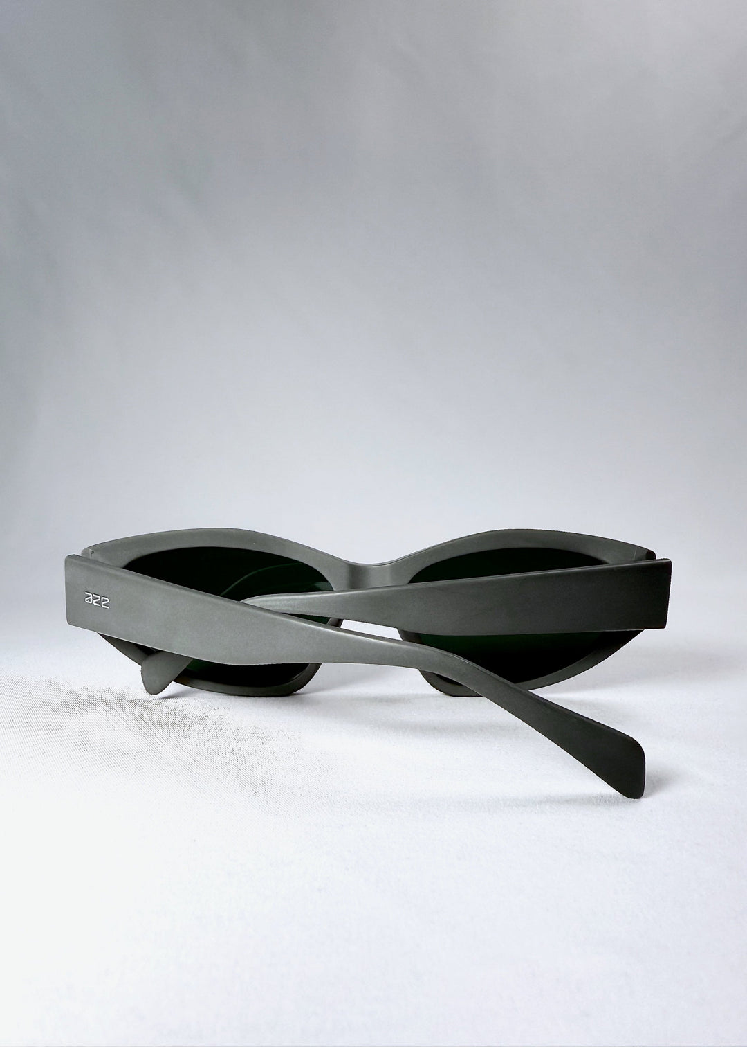 Folded view of the Void Striker in Carbon Ash, showcasing compact structure and temple design. 