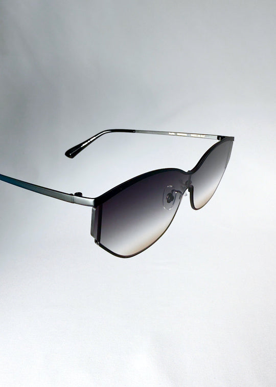 Close-up of the gradient HD nylon lens on Zenith sunglasses in Midnight Eclipse. 